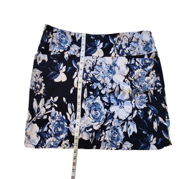 SC & Co. Floral Skort, Blue & White, 2 pockets, 17.5" length, sz XL Stretch - Picture 8 of 10